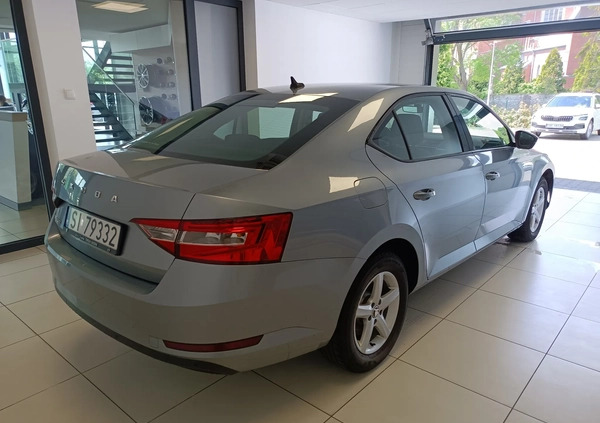 Skoda Superb cena 74900 przebieg: 149999, rok produkcji 2020 z Poznań małe 466